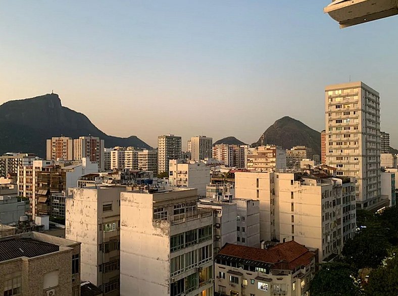 Duas suítes Leblon a duas quadras da praia